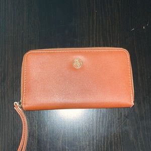 Womens wristlet